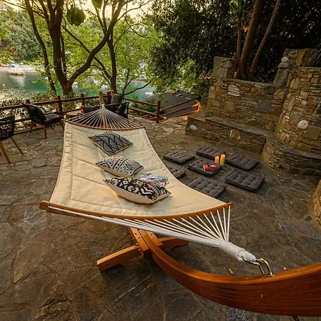 Cleopatra's Miramare Apart-hotel Damouchari