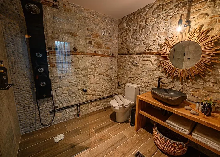 Cleopatra's Miramare דמוצ'ארי