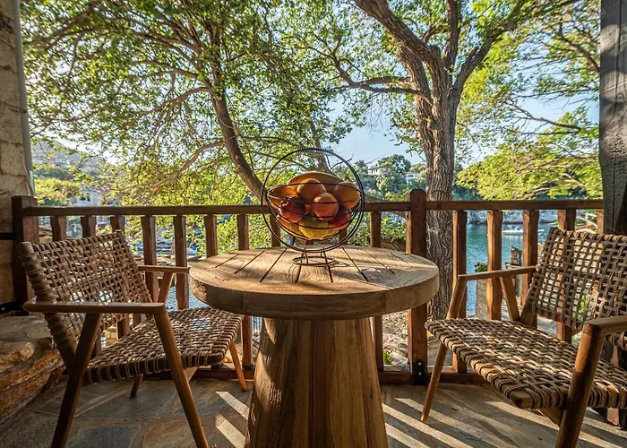 Cleopatra's Miramare דמוצ'ארי