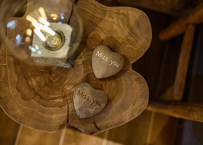 Cleopatra's Miramare דמוצ'ארי