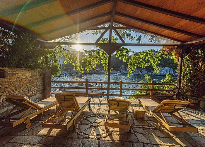 Cleopatra's Miramare דמוצ'ארי