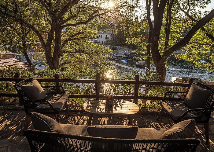 Cleopatra's Miramare Apartmanhotel 4*